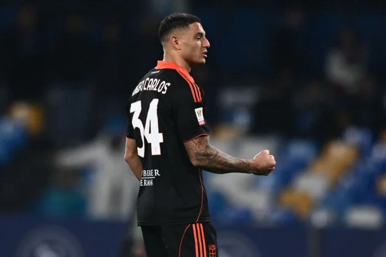 Diego Carlos sous le maillot de Côme @Alamy