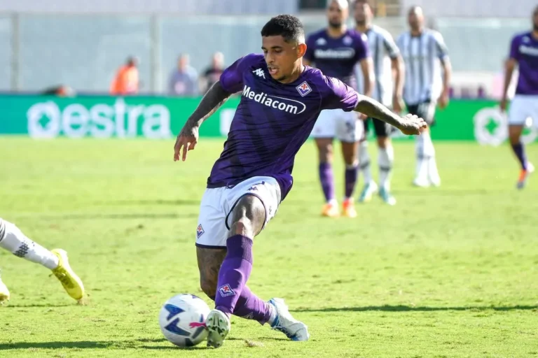 Dodo sous le maillot de la Fiorentina @Alamy