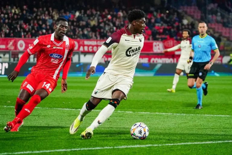 Issa Doumbia sous le maillot de Venise @Alamy