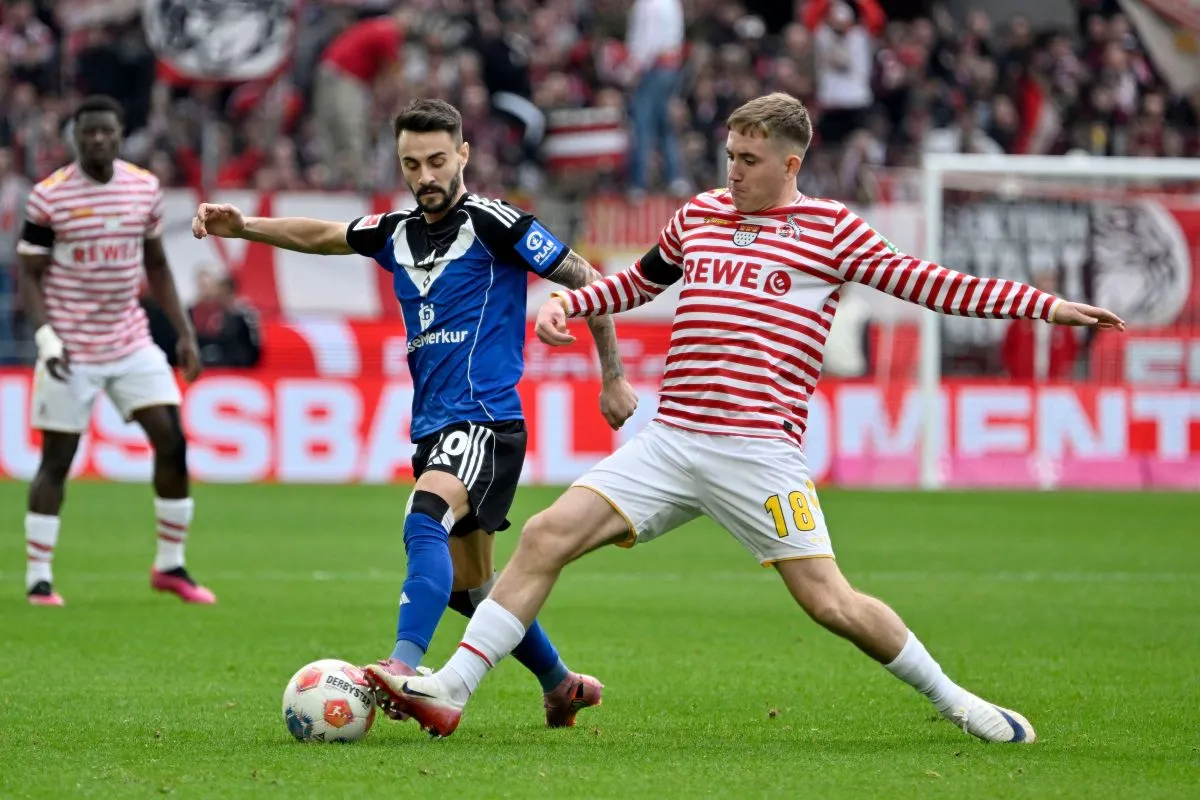 Fabio Vieira avec le maillot d'Hambourg @Alamy
