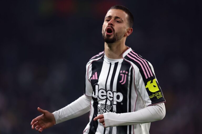 Edon Zhegrova sous le maillot de la Juventus @Alamy