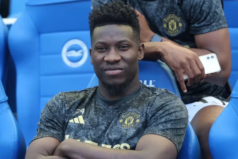 Man United : Onana mis dans une vitrine devant Old Trafford