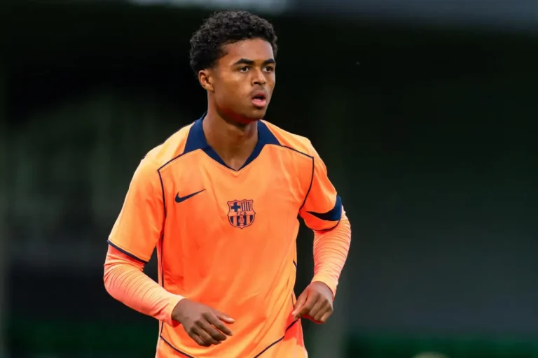 Barça : le benjamin de Kluivert refuse de partir