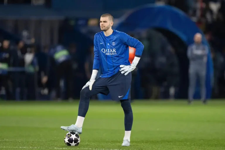 Lucas Chevalier doit quitter le PSG ©Alamy