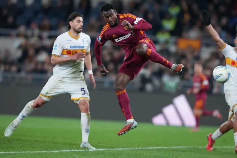 Evan Ndicka visé par Chelsea ©Alamy