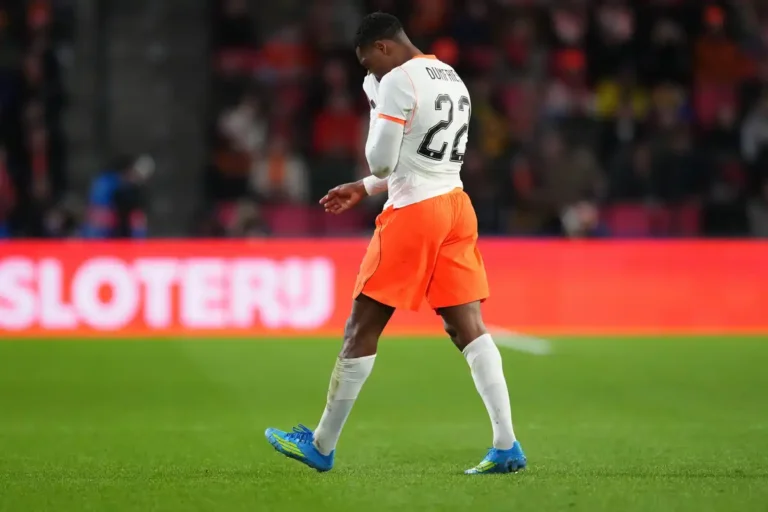 Denzel Dumfries visé par Tottenham