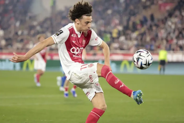 Maghnes Akliouche visé par Manchester United ©Alamy