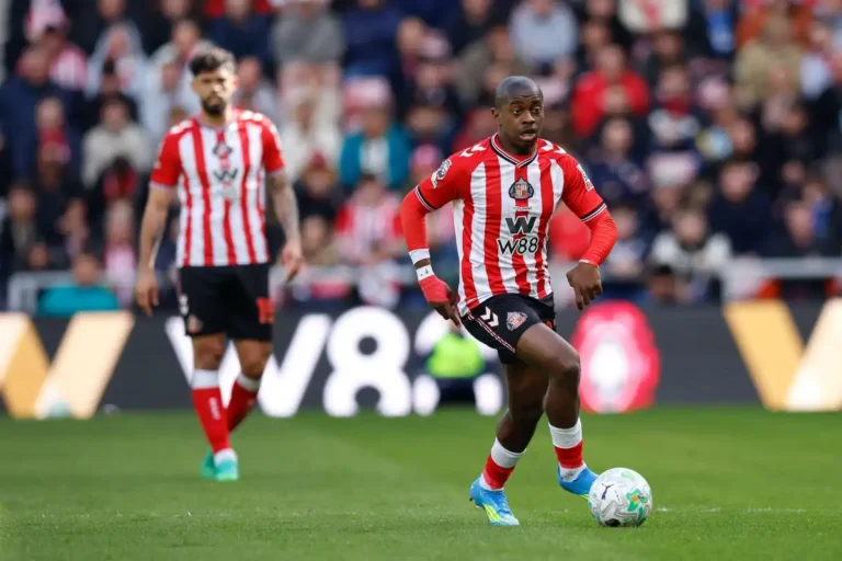 Noah Sadiki visé par Arsenal ©Alamy