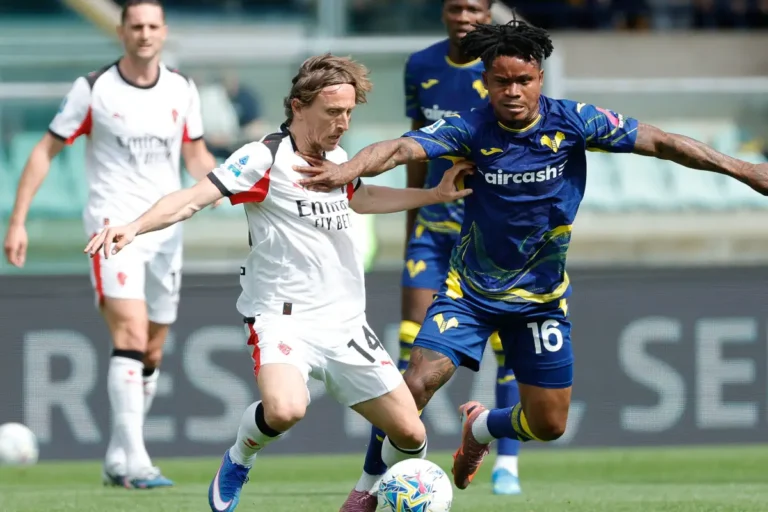 Milan a rendu fou un ancien buteur de Lyon (vidéo)