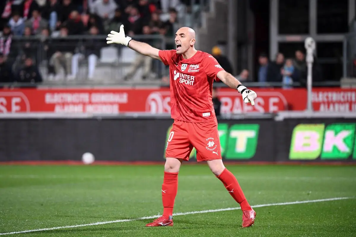 Ce gardien de but effraie tous les clubs en France ! La raison