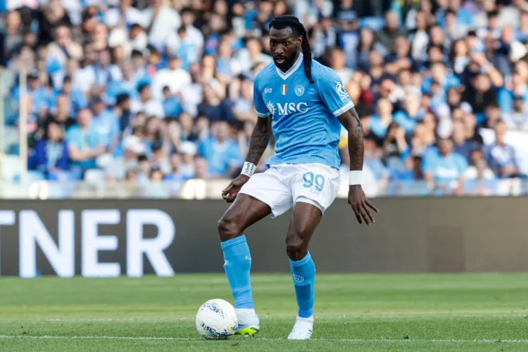 Frank Anguissa sous le maillot de Naples