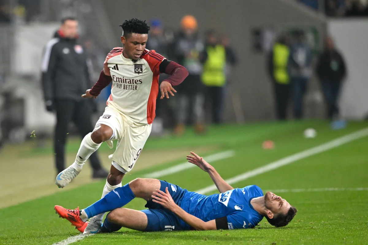 Hellas Vérone : Attaqué par un fan, cet ex-Lyonnais réplique violemment