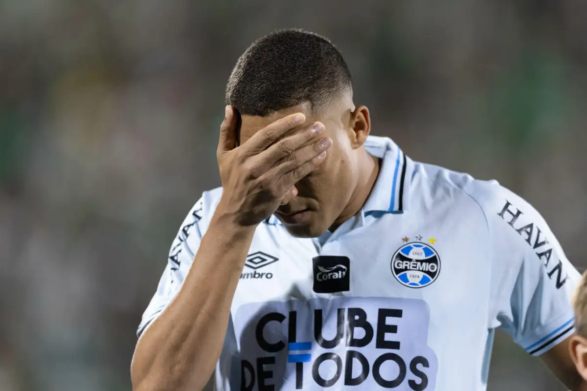 Incroyable : Vinicius rate 3 penalties en 6 minutes (vidéo)