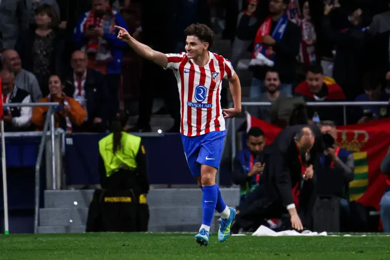 Julian Alvarez bat un record de Lionel Messi ©Alamy