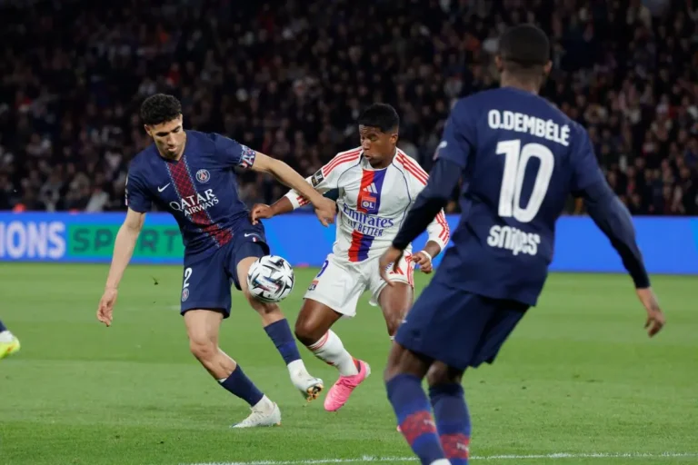 L'énorme accrochage entre Achraf Hakimi et Endrick lors de PSG-OL