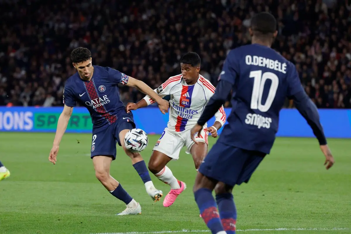 L&rsquo;énorme accrochage entre Achraf Hakimi et Endrick lors de PSG-OL