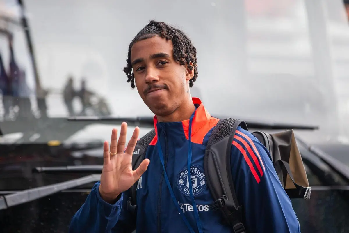 Man United : Leny Yoro rejoint l&rsquo;infirmerie