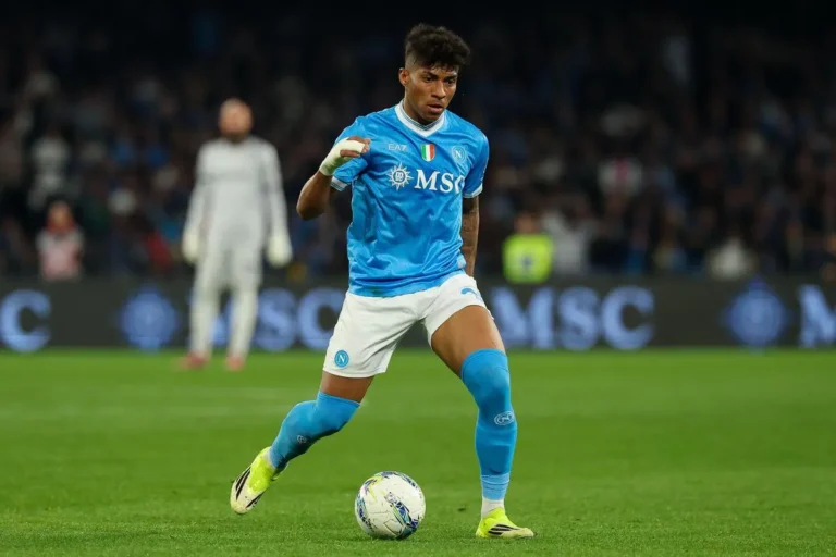 Naples tient sa première recrue de l'été