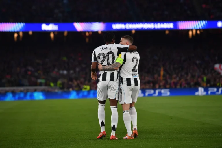 Newcastle met un cadre à la rue