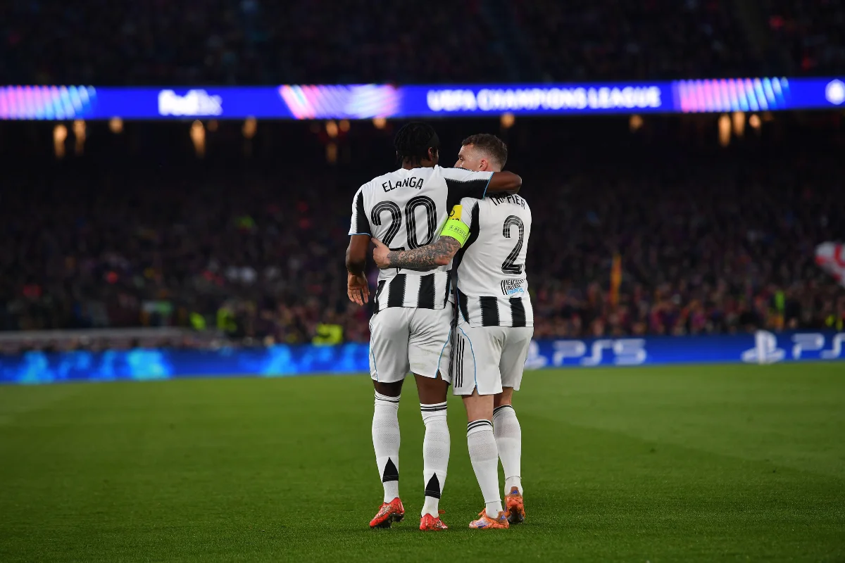 Newcastle met un cadre à la rue