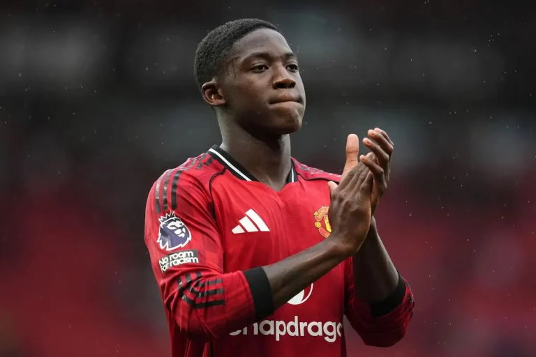 Officiel : Kobbie Mainoo prolonge avec Man United