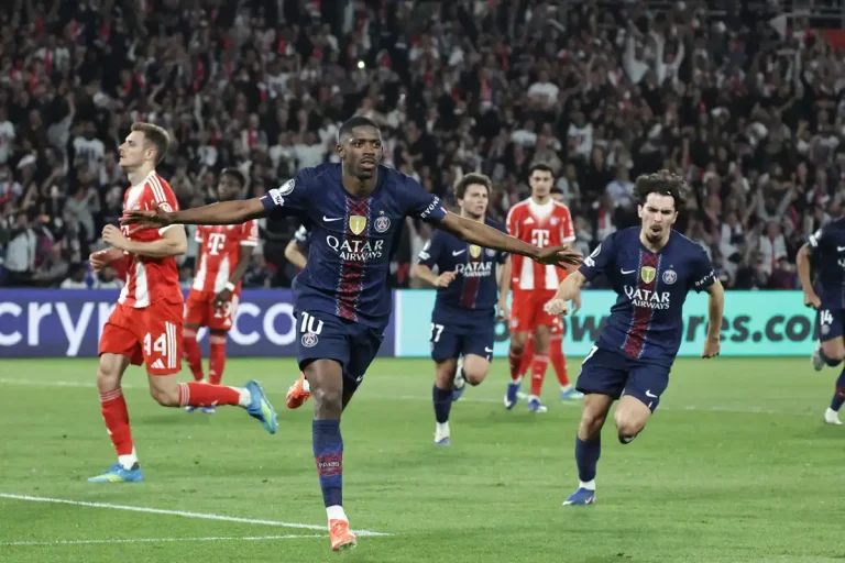 Ousmane Dembélé célébrant un but contre le Bayern Munich ©Alamy