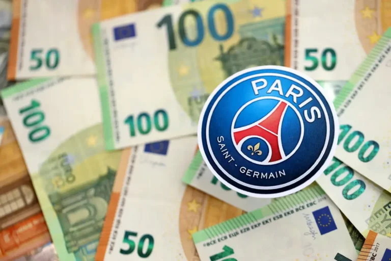 PSG : un attaquant de 18 ans vers un club légendaire d'Europe