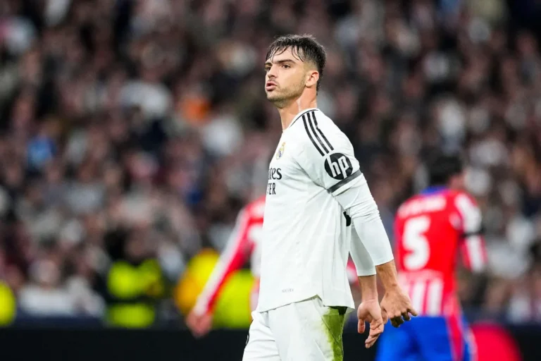 Raúl Asensio sous le maillot du Real Madrid