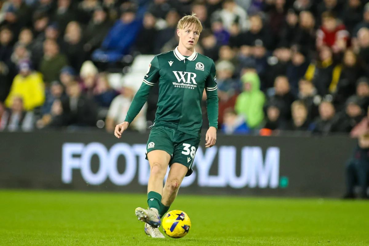 Manchester United : Un jeune talent de Championship dans le viseur