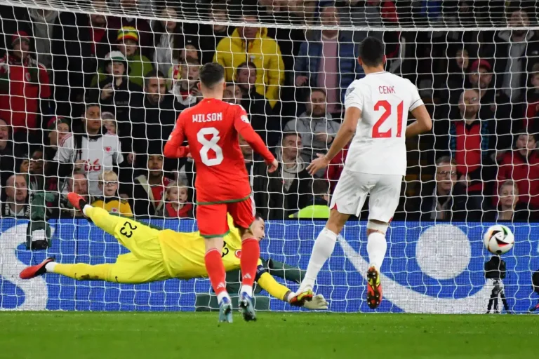 Uğurcan Çakır visé par Arsenal ©Alamy