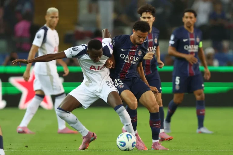 Pape Matar Sarr sous le maillot de Tottenham @Alamy