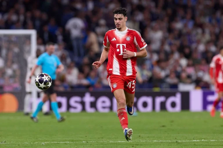 Aleksandar Pavlovic sous le maillot du Bayern @Alamy