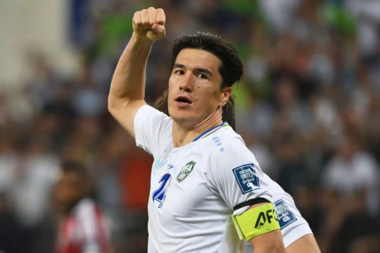 Shomurodov sous le maillot ouzbek @Alamy