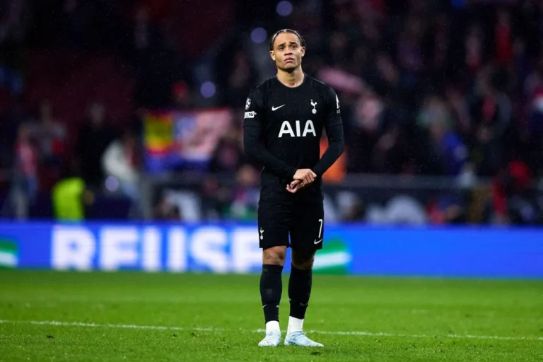 Xavi Simons sous le maillot de Tottenham @Alamy