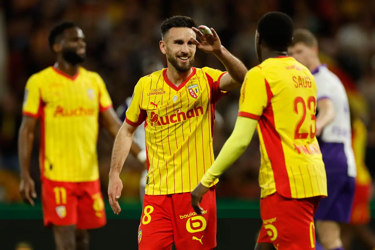 Lens : Deux clubs de Ligue 1 se penchent sur Adrien Thomasson