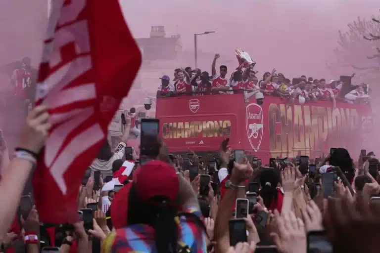 Arsenal s'offre un bain de foule historique malgré la défaite en LDC