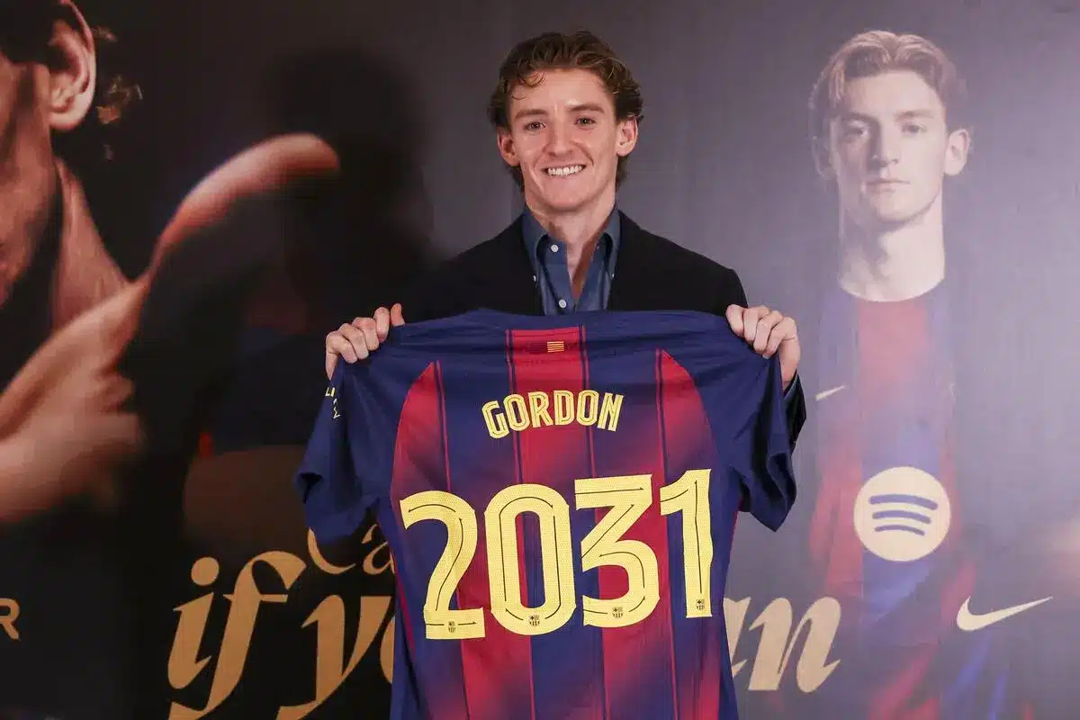 Barcelone Anthony Gordan émeut le Camp Nou dès sa présentation