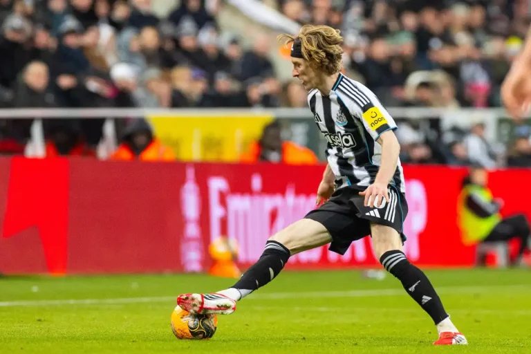 Barcelone n'a d'yeux que pour cet ailier anglais