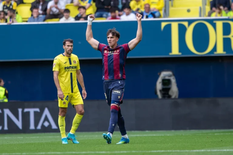Carlos Espí sous le maillot de Levante