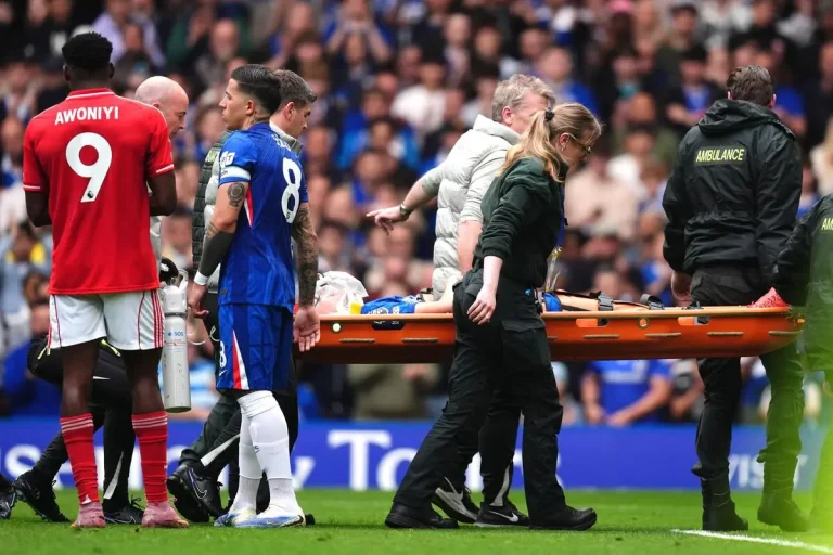 Chelsea rassure : Jesse Derry "va bien" après sa sortie sur civière