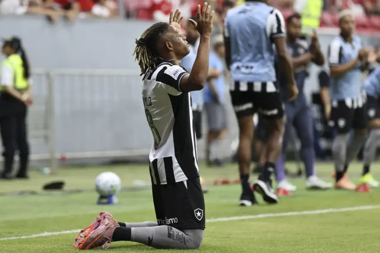Danilo Botafogo visé par Manchester United ©Alamy