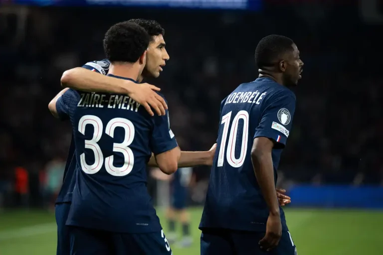Hakimi Zaïre Emery se disputent une place en finale ©Alamy