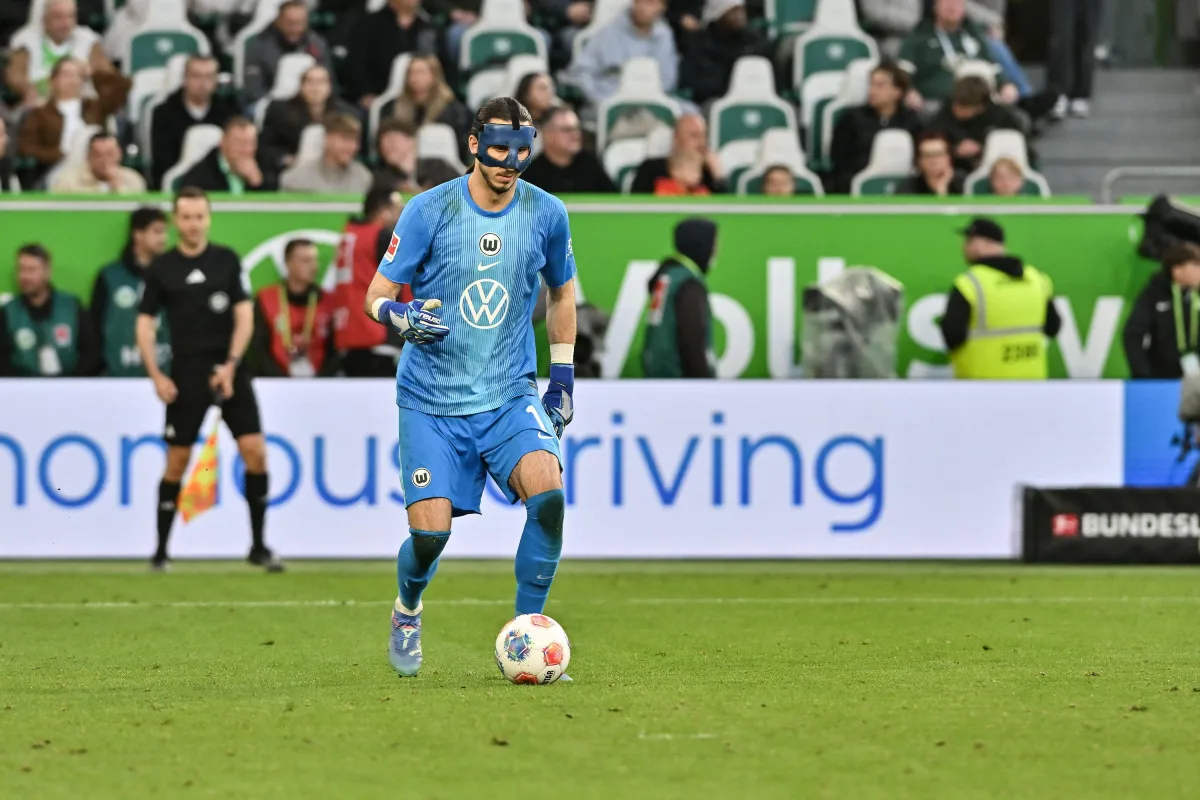 Kamil Grabara avec Wolfsburg