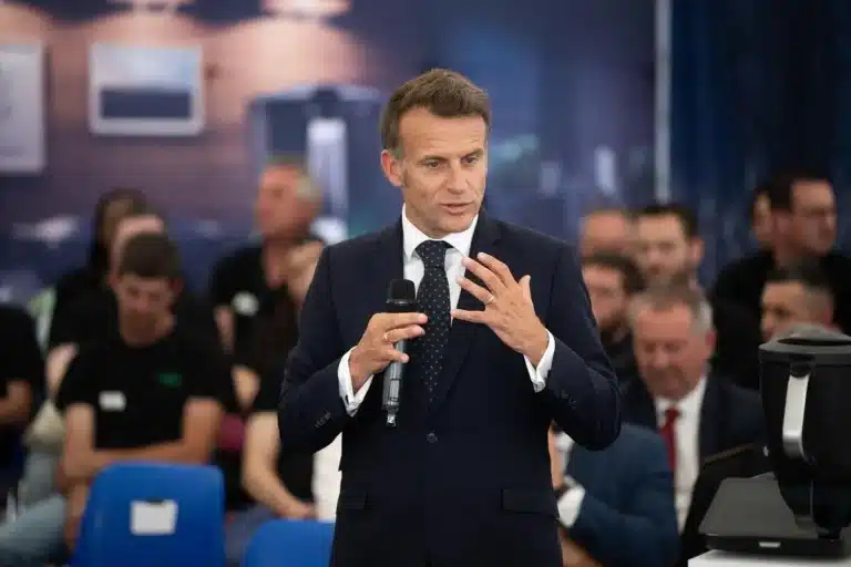 La sortie remarquée d'Emmanuel Macron lors de la réception du PSG à l'Élysées
