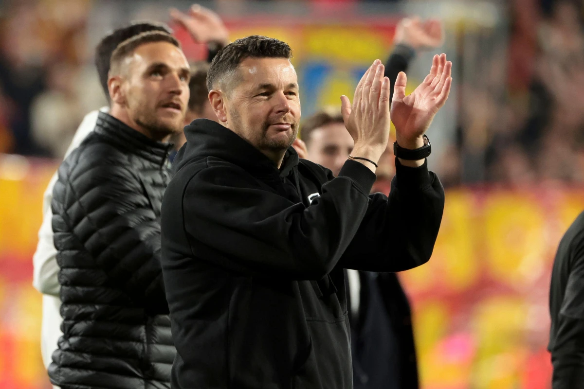 Lens : Pierre Sage évoque son avenir après la qualif en C1