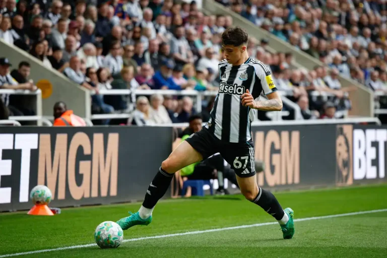 Lewis Miley prolonge avec Newcastle Lewis Miley