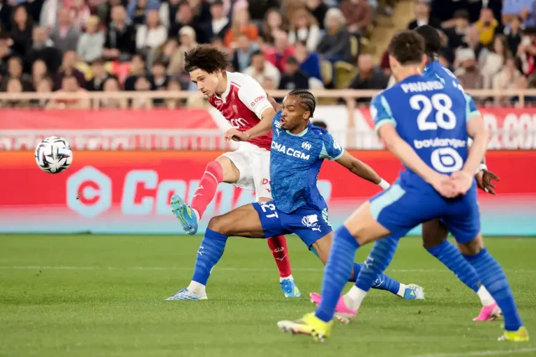 Maghnes Akliouche visé par le PSG ©Alamy