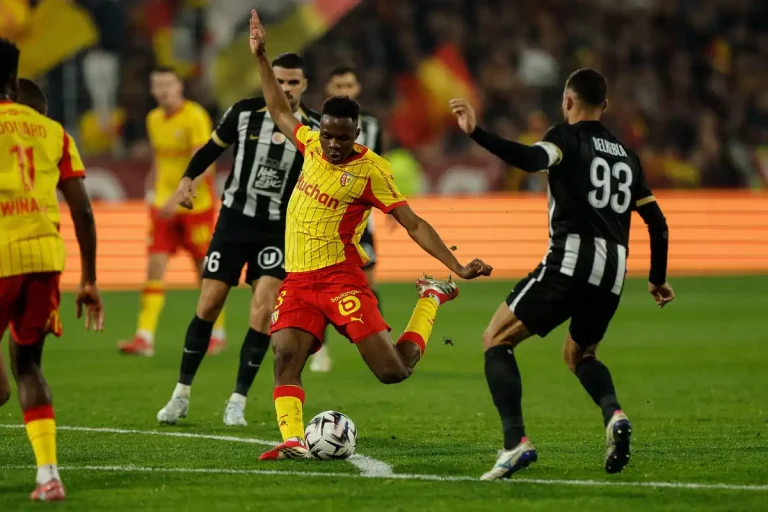 Mamadou Sangare visé par Liverpool ©Alamy