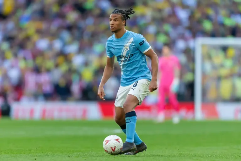 Nathan Aké visé par le PSV ©Alamy