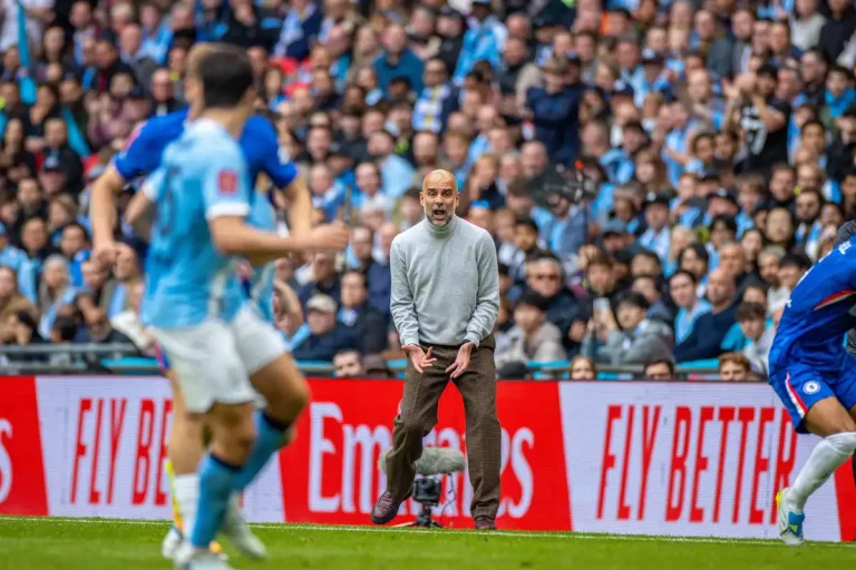 Pep Guardiola en veut à Manchester City ©Alamy